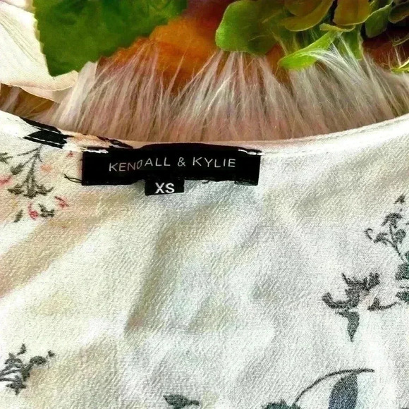 Kendall & Kylie Floral Long Sleeve Romper with adjustable straps, XS - Picture 4 of 10